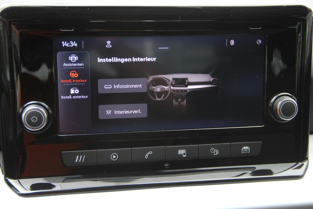 Seat Arona 1.0 TSI | NL auto | CarPlay | Camera | Navi | Airco | Cruise | Lane assist | Front assist | Seat connect | LMV18'' Goede banden | Rijdt erg zuinig | Hoge instap | Zeer nette auto