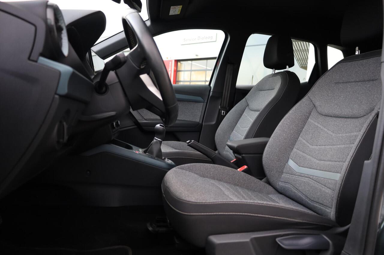 Seat Arona 1.0 TSI Xperience 18" LMV achteruitrijcamera Full LED verlichting full map navigatie ACC adaptieve cruise control parkeersensoren voor en achter zwart dak chrome dakrail en sierlijsten climatronic spiegel pakket vario vloer draadloos carplay navigatie led