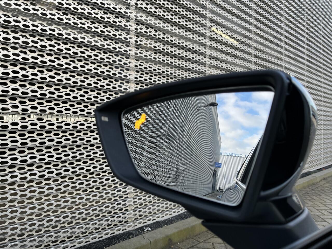 Seat Arona 1.0 TSI FR Business Intense Plus / Digitaal dashboard / Navigatie / Camera / Parkeersensoren V+A / Dodehoek / Trekhaak / **