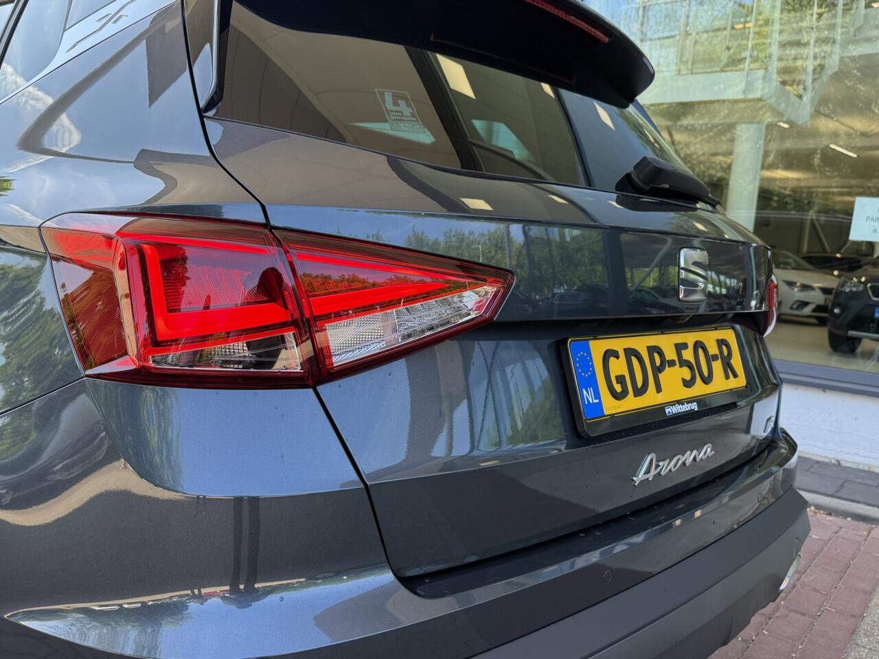 Seat Arona 1.0 EcoTSI FR Business Connect / Afneembare Trekhaak / Achteruitrij camera / Suede bekleding / Stoel verwarming voor / Carplay