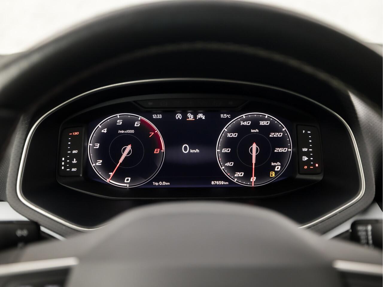 Seat Arona 1.0 TSI Sport (VIRTUAL COCKPIT, APPLE CARPLAY, GROOT NAVI, CLIMATE, STOELVERWARMING, SPORTSTOELEN, GETINT GLAS, LM VELGEN, CRUISE, DAB+, NIEUWE APK, NIEUWSTAAT)