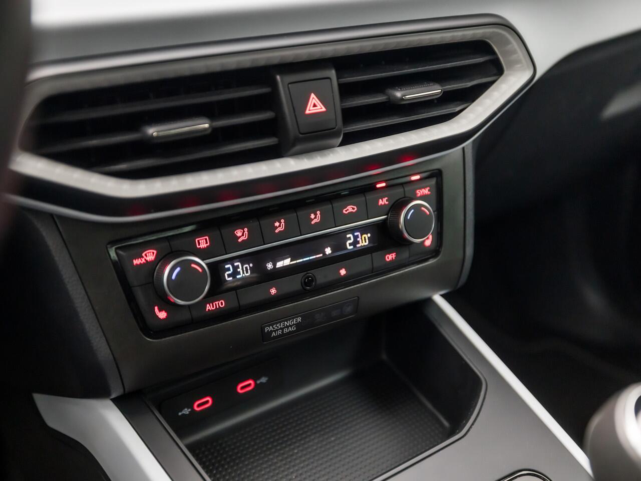 Seat Arona 1.0 TSI Sport (VIRTUAL COCKPIT, APPLE CARPLAY, GROOT NAVI, CLIMATE, STOELVERWARMING, SPORTSTOELEN, GETINT GLAS, LM VELGEN, CRUISE, DAB+, NIEUWE APK, NIEUWSTAAT)