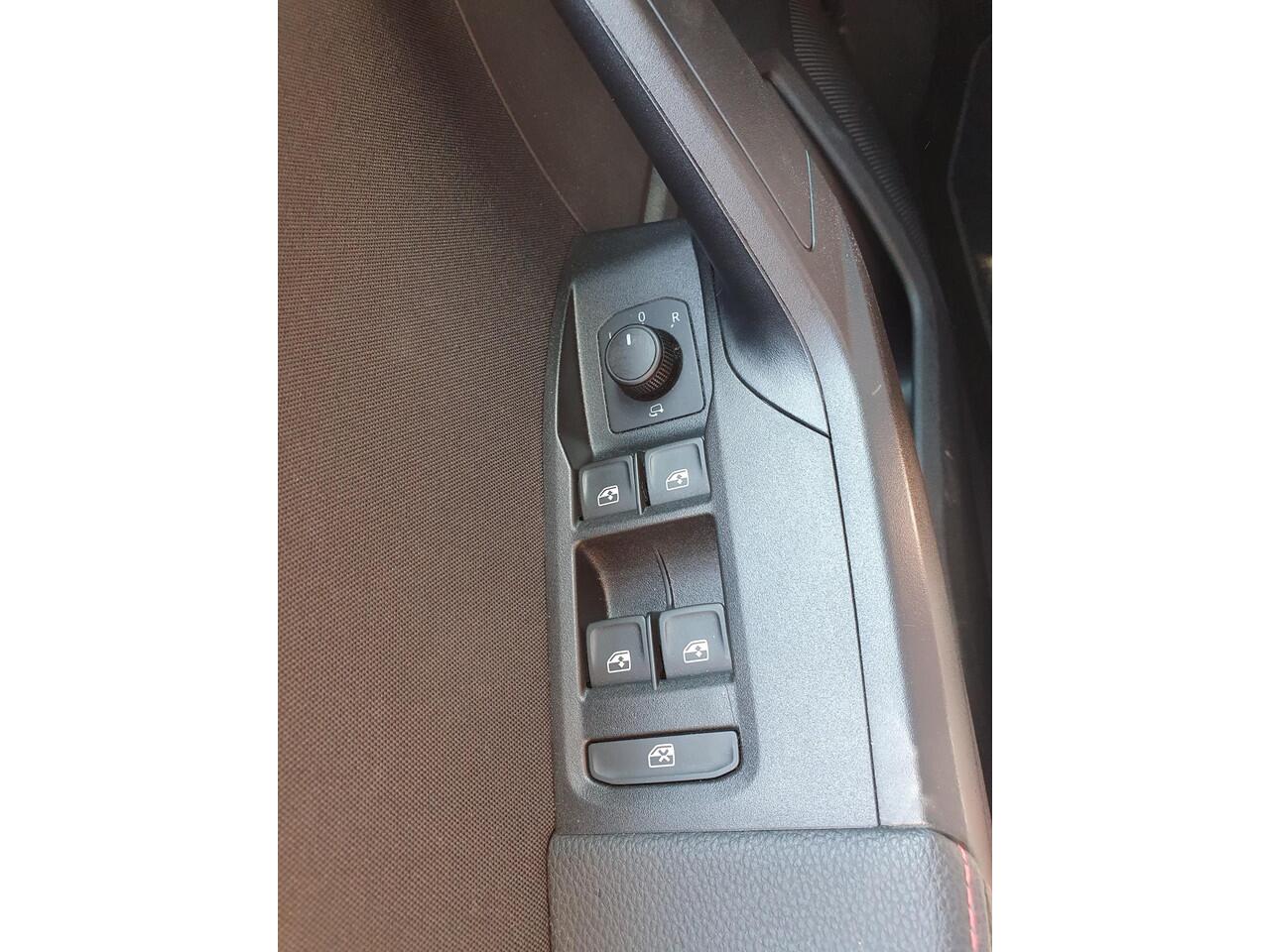 Seat Arona 1.0 TSI 110pk DSG FR Navigatie Apple Carplay/Android Auto Camera Parkeersensoren Adaptive Cruise Control Blind Spot Assist Stoelverwarming Ledverlichting Climate Control Getinte ramen