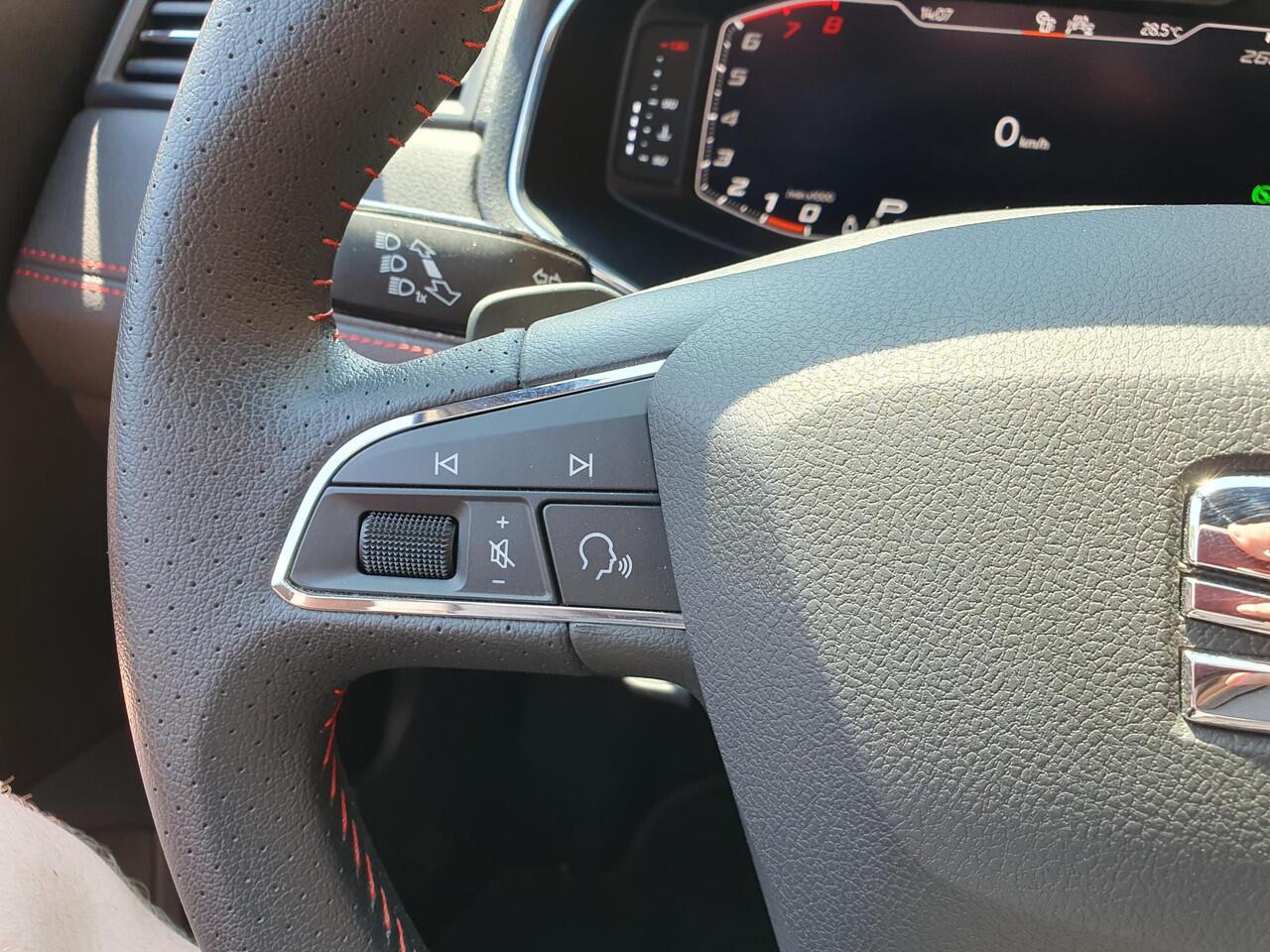 Seat Arona 1.0 TSI 110pk DSG FR Navigatie Apple Carplay/Android Auto Camera Parkeersensoren Adaptive Cruise Control Blind Spot Assist Stoelverwarming Ledverlichting Climate Control Getinte ramen