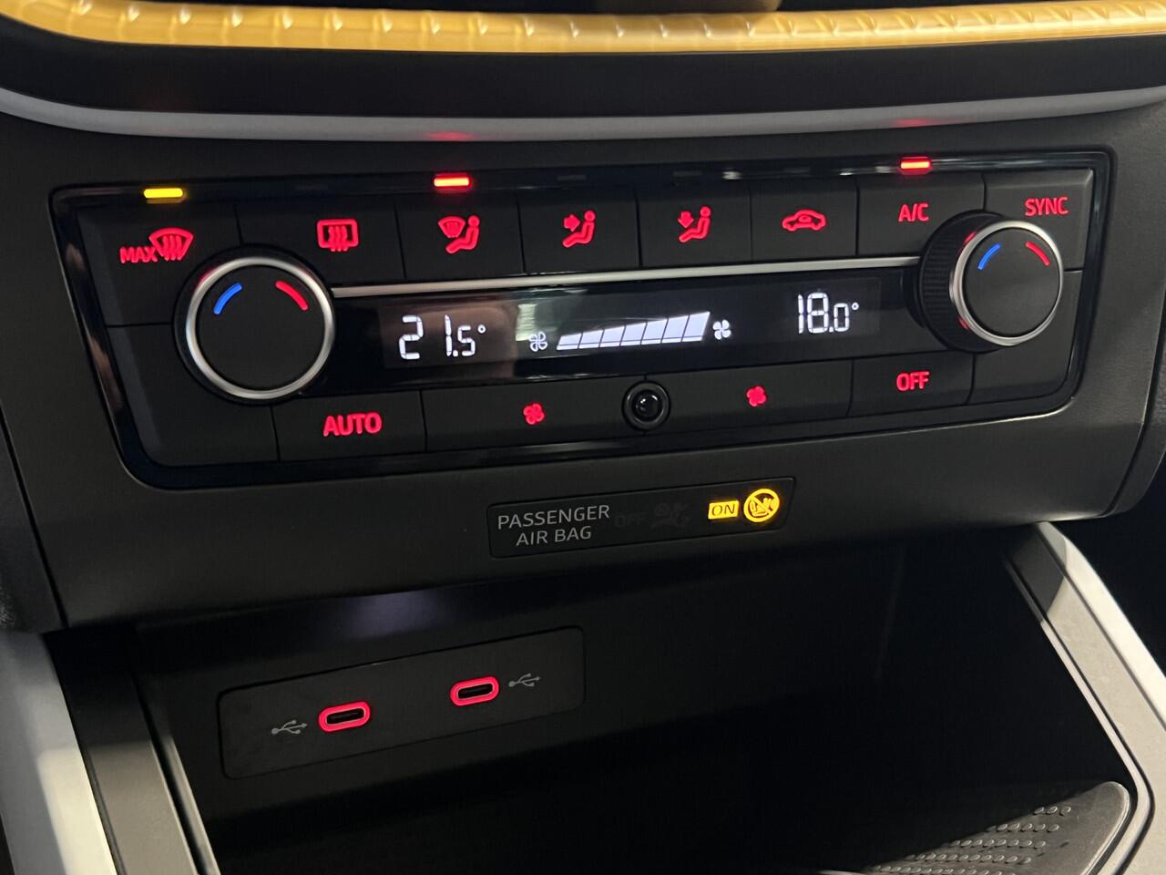 Seat Arona 1.0 TSI Style | Android/Apple Carplay | LM Velgen 16" | PDC Achter | Cruise Control Adaptief | DAB | Airco |