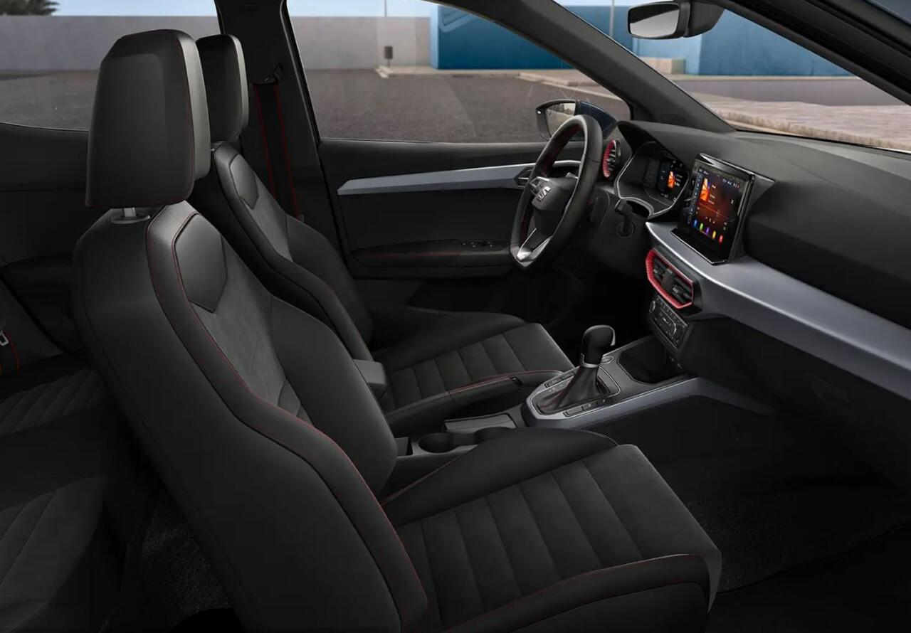 Seat Arona 1.0 EcoTSI FR Business Connect Achteruitrijcamera / Keyless Entry/Go / Verwarmbare voorstoelen Apple CarPlay(TM) & Android Auto(TM)