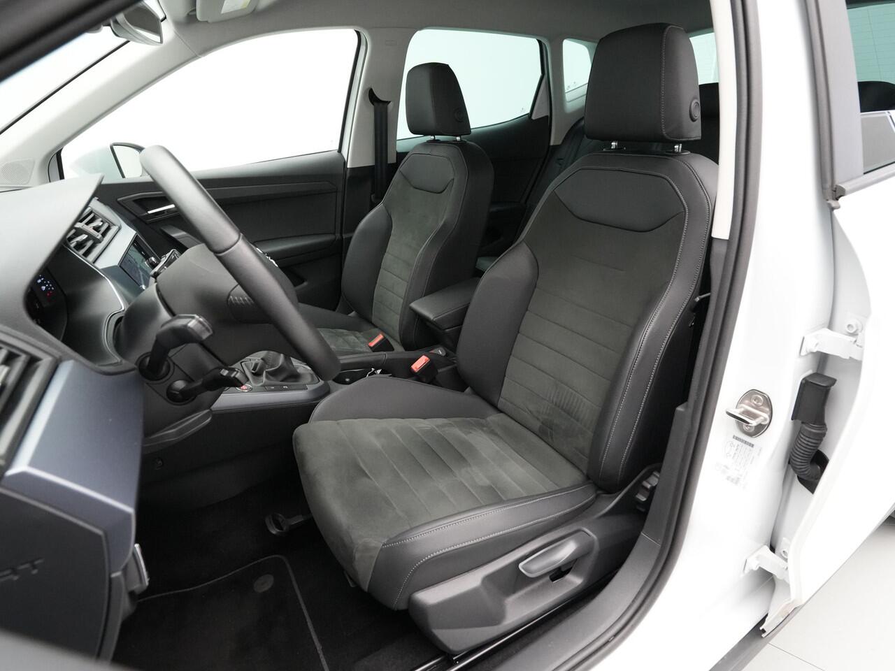 Seat Arona 1.0 TSI 115pk Style Camera Parkassist LED Navigatie Sideassist 177