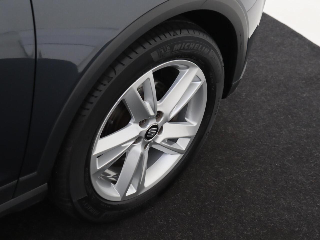 Seat Arona 1.0 TSI FR | Stoelverwarming | Climate control | Cruise control | 'Drive Profile' | Elektrisch inklapbare buitenspiegels | Parkeersensoren achter | Front assist |