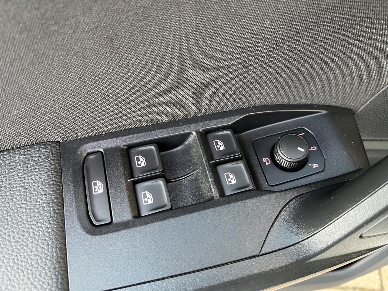 Seat Arona 1.0 TSI FR Business Connect / AUTOMAAT/ FULL LINK/ PARKEER SENSOREN/ CRUISE CONTROL/ NAVI/ DIGITAL DASH/ LANE-ASSIST/ DAB/ CLIMA/ LED/ ISOFIX/ 17'' LMV