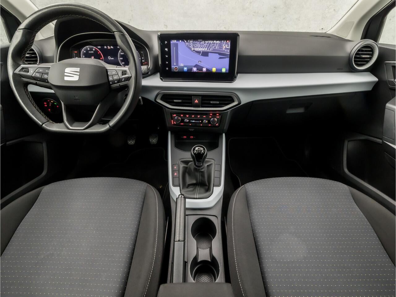 Seat Arona 1.0 TSI Sport (VIRTUAL COCKPIT, APPLE CARPLAY, GROOT NAVI, CLIMATE, STOELVERWARMING, SPORTSTOELEN, GETINT GLAS, LM VELGEN, CRUISE, DAB+, NIEUWE APK, NIEUWSTAAT)