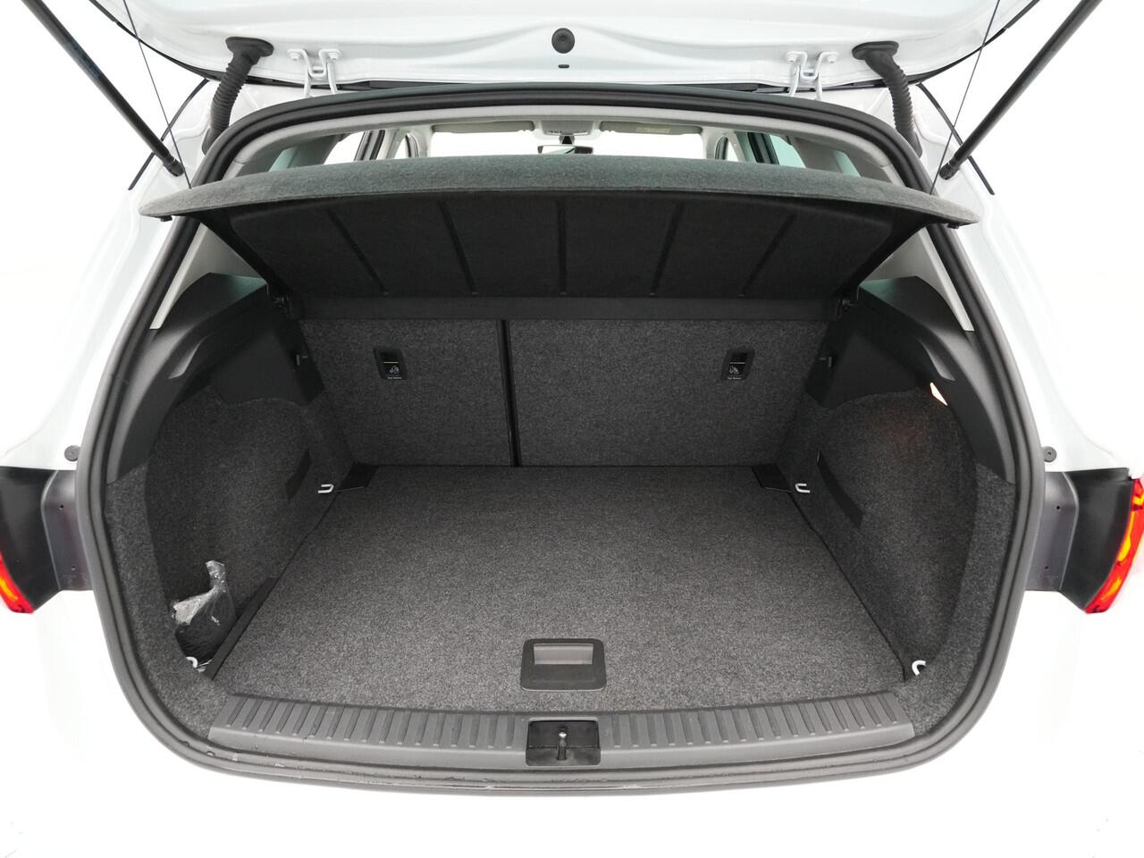 Seat Arona 1.0 TSI 115pk Style Camera Parkassist LED Navigatie Sideassist 177