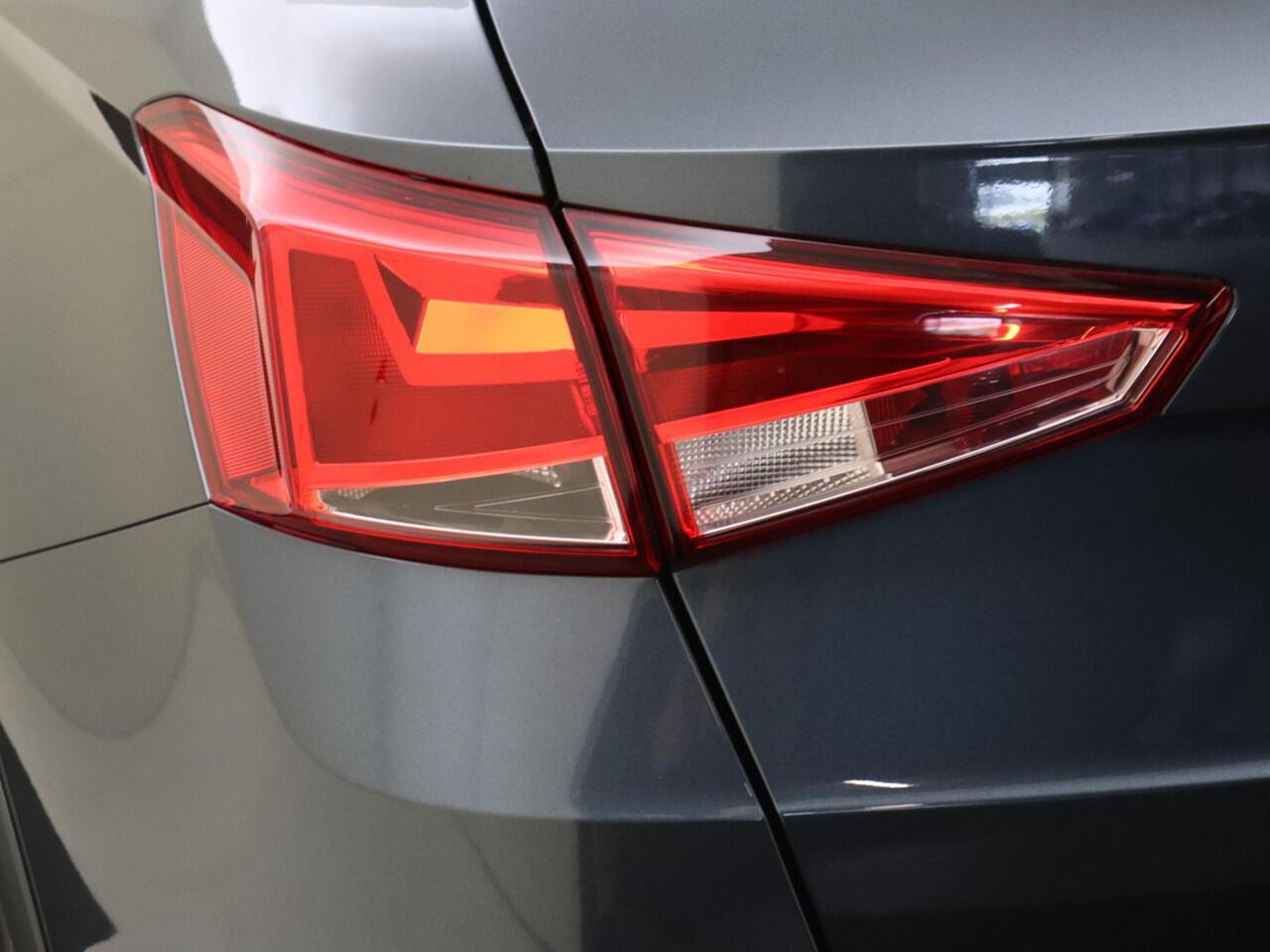 Seat Arona 1.0 TSI Style | Navigatie | Digital cockpit | Climate control | Cruise control | CarPlay | Elektrisch inklapbare buitenspiegels | Lane- en frontassist |