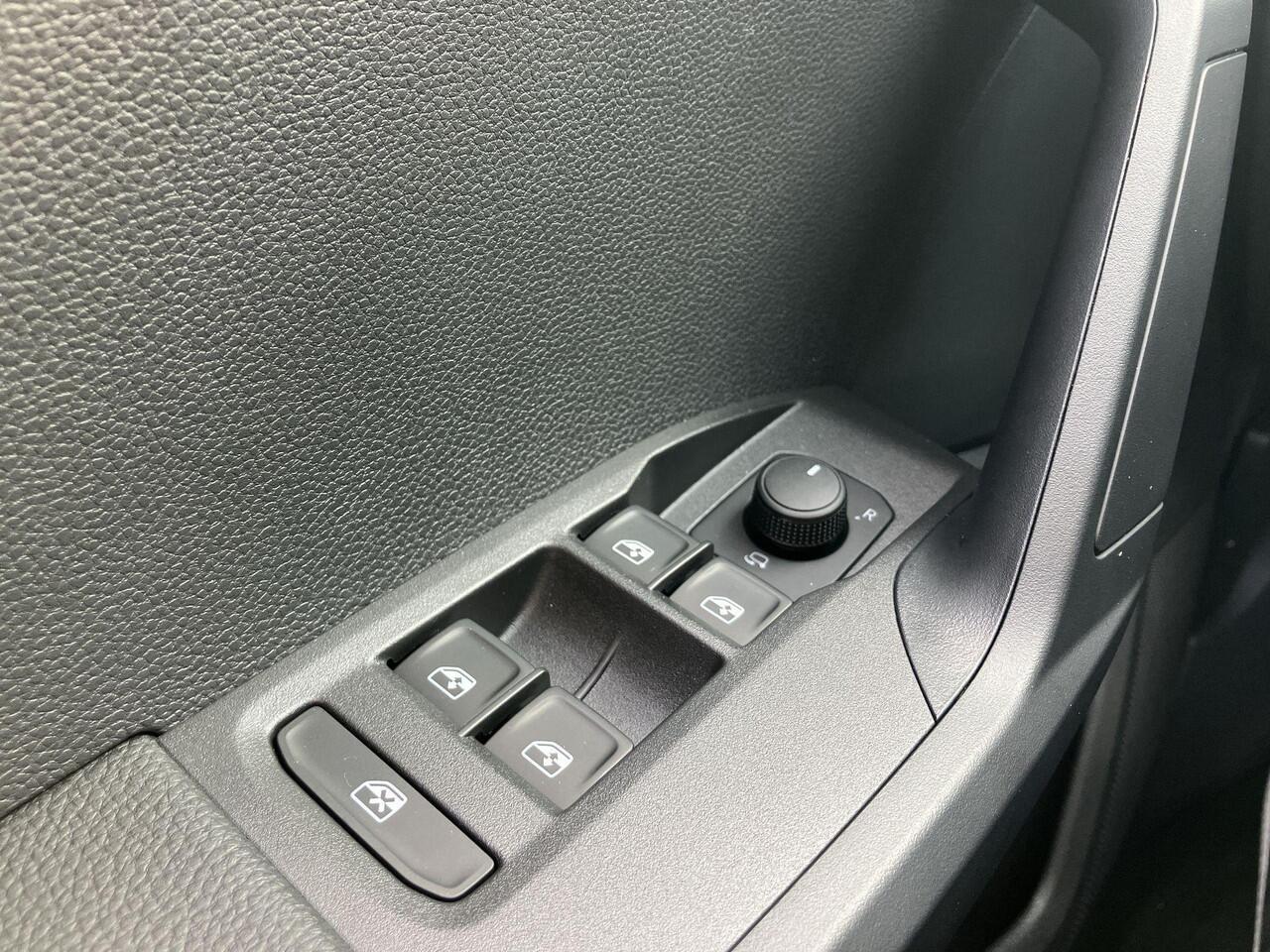 Seat Arona Style 1.0 70 kW / 95 pk EcoTSI SUV 5 versn. Hand | Metallic lak | lichtmetalen velgen