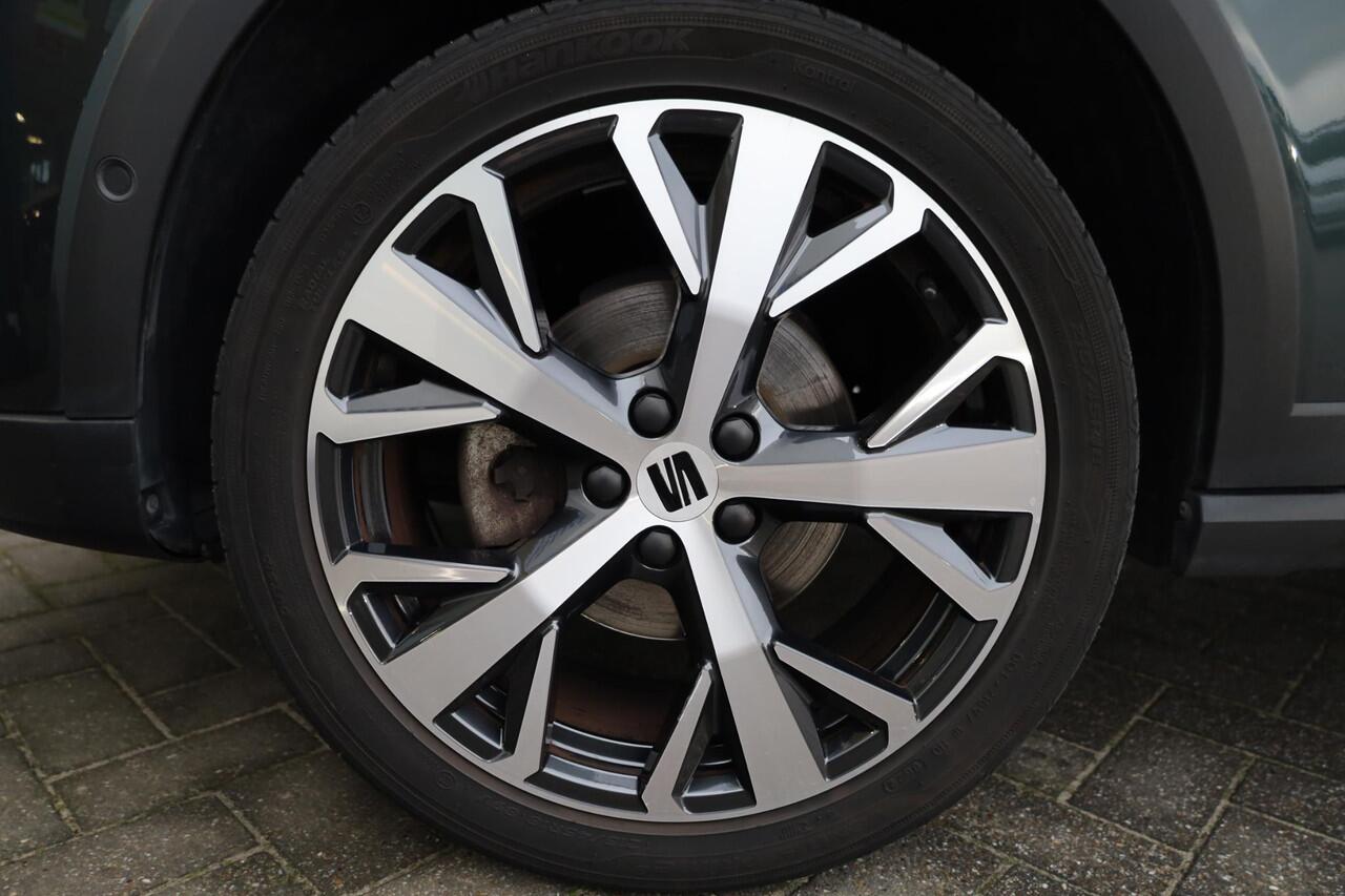 Seat Arona 1.0 TSI Xperience 18" LMV achteruitrijcamera Full LED verlichting full map navigatie ACC adaptieve cruise control parkeersensoren voor en achter zwart dak chrome dakrail en sierlijsten climatronic spiegel pakket vario vloer draadloos carplay navigatie led