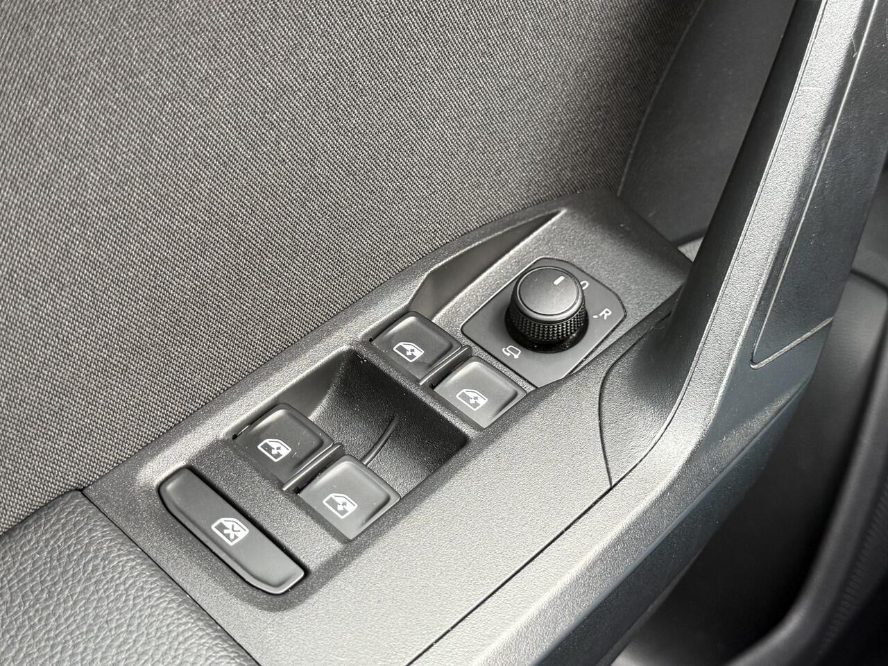 Seat Arona 1.0 TSI FR Business Intense | CarPlay | LED | Camera | Dodehoek | 18 inch