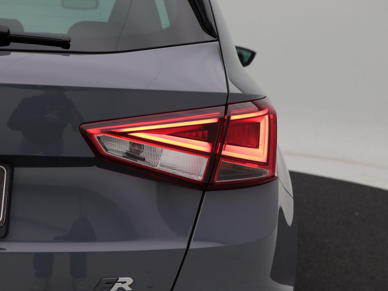 Seat Arona FR Business Connect 1.0 TSI 95 PK | Black pack | Stoelverwarming | Adaptive cruise control | Achteruitrijcamera