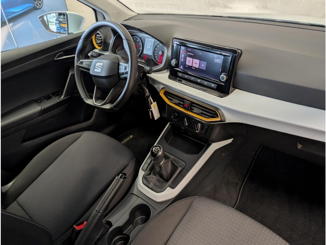 Seat Arona 1.0 TSI (110Pk) Style Stoelverwarming Géén Afleverkosten