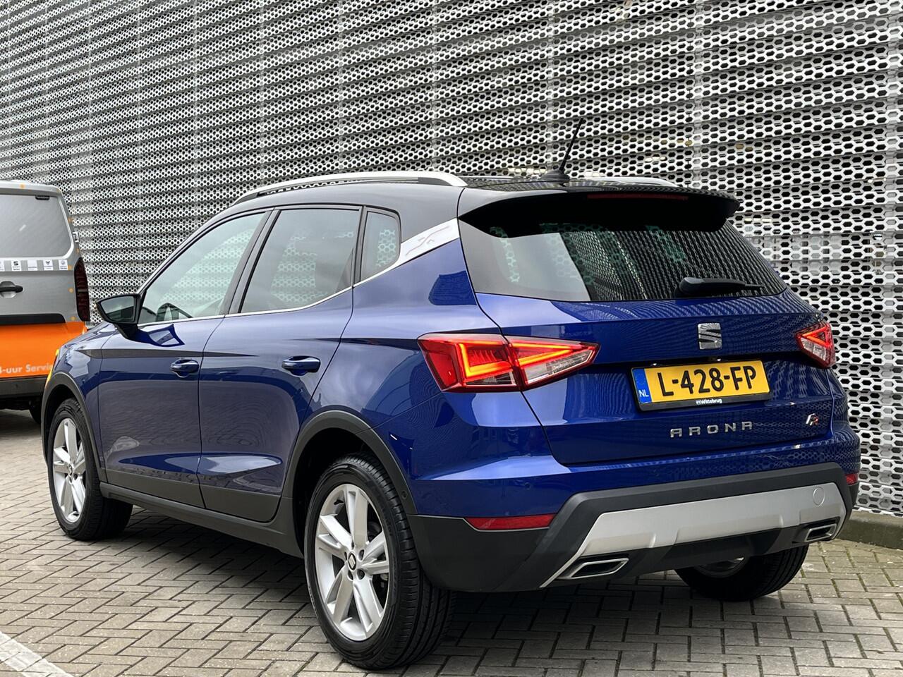 Seat Arona 1.0 TSI FR Business Intense / Digitaal dashboard / Navigatie / App connect / Climate controle / Camera / Parkeersensoren v+a / **