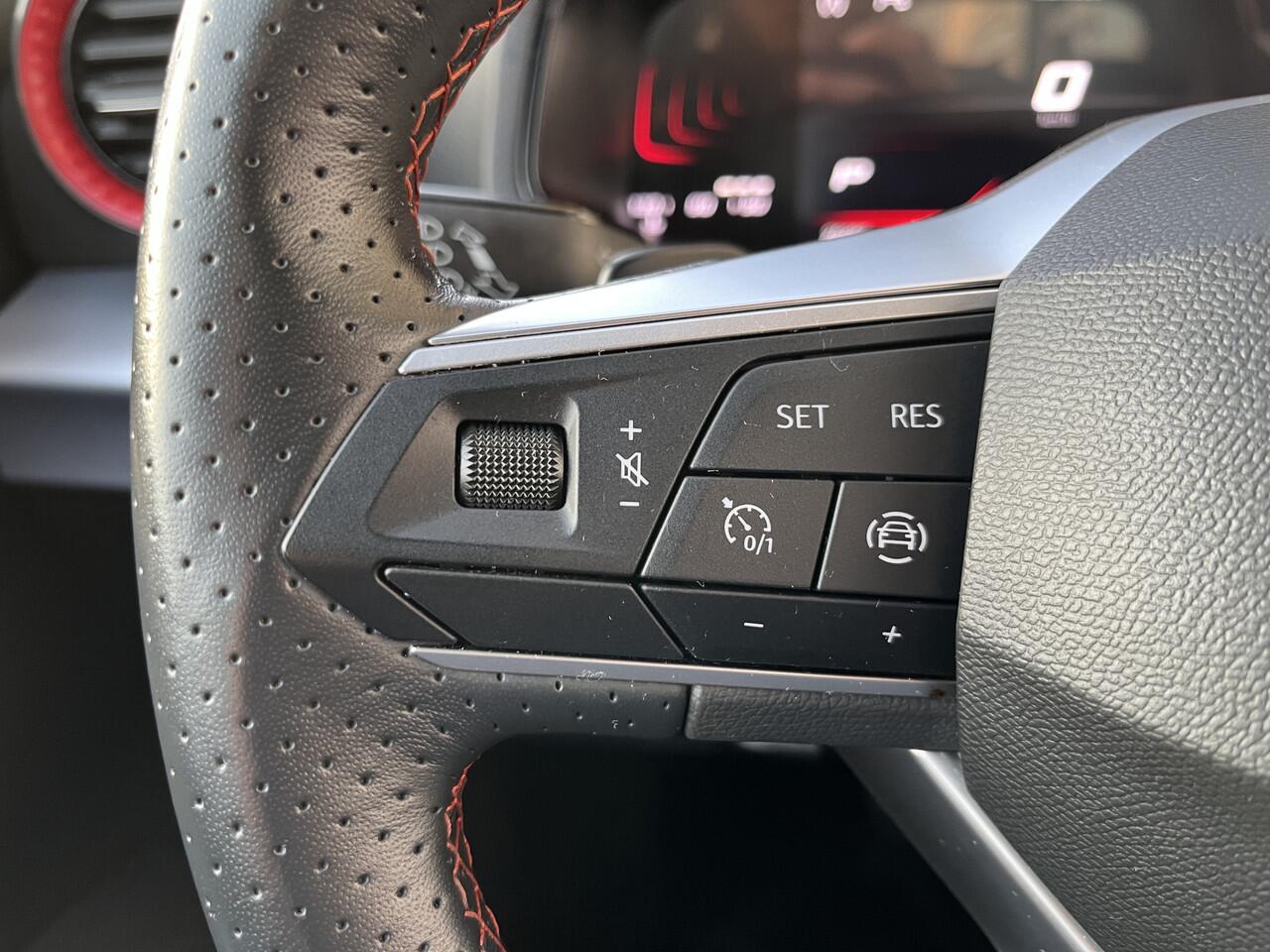 Seat Arona 1.0 TSI FR Business Connect / AUTOMAAT/ FULL LINK/ PARKEER SENSOREN/ CRUISE CONTROL/ NAVI/ DIGITAL DASH/ LANE-ASSIST/ DAB/ CLIMA/ LED/ ISOFIX/ 17'' LMV