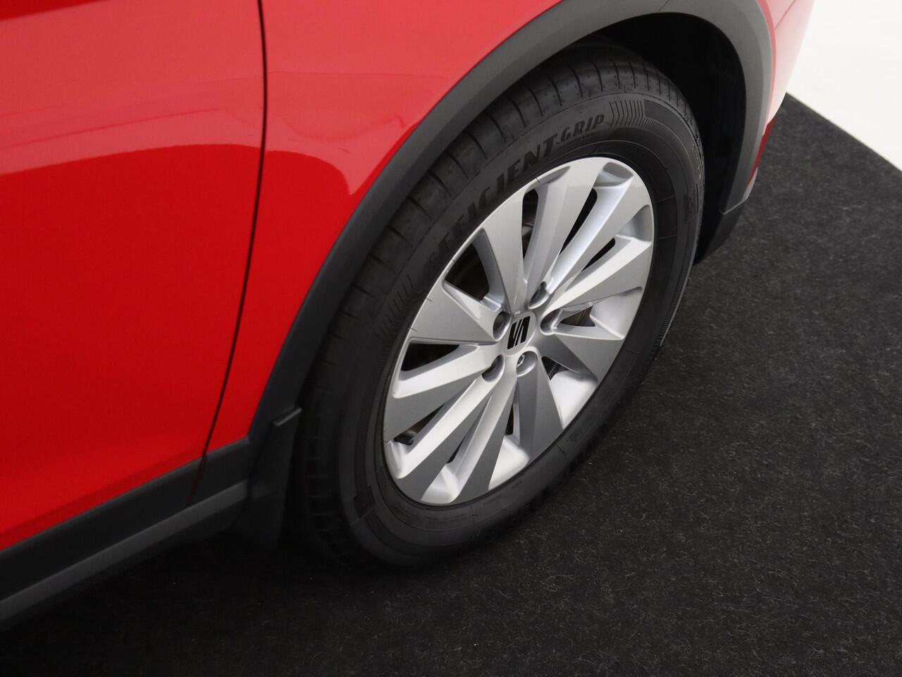 Seat Arona 1.0 TSI Style | Stoelverwarming | CarPlay | Cruise control | Climate control | Lane- en frontassist | Elektrisch inklapbare buitenspiegels | DAB radio |