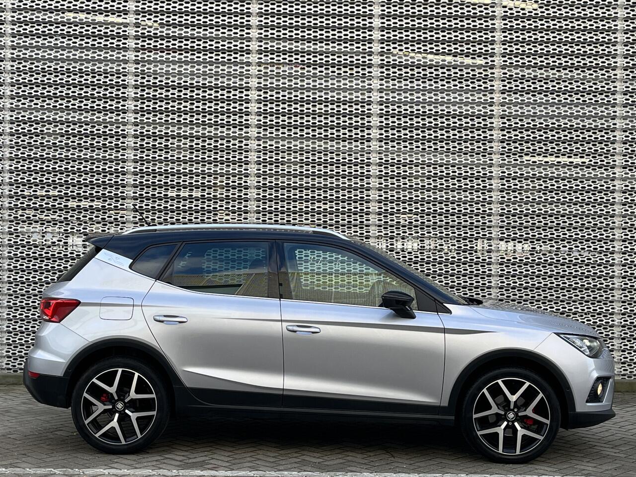 Seat Arona 1.0 TSI FR Business Intense Plus / Digitaal dashboard / Navigatie / Camera / Parkeersensoren V+A / Dodehoek / Trekhaak / **