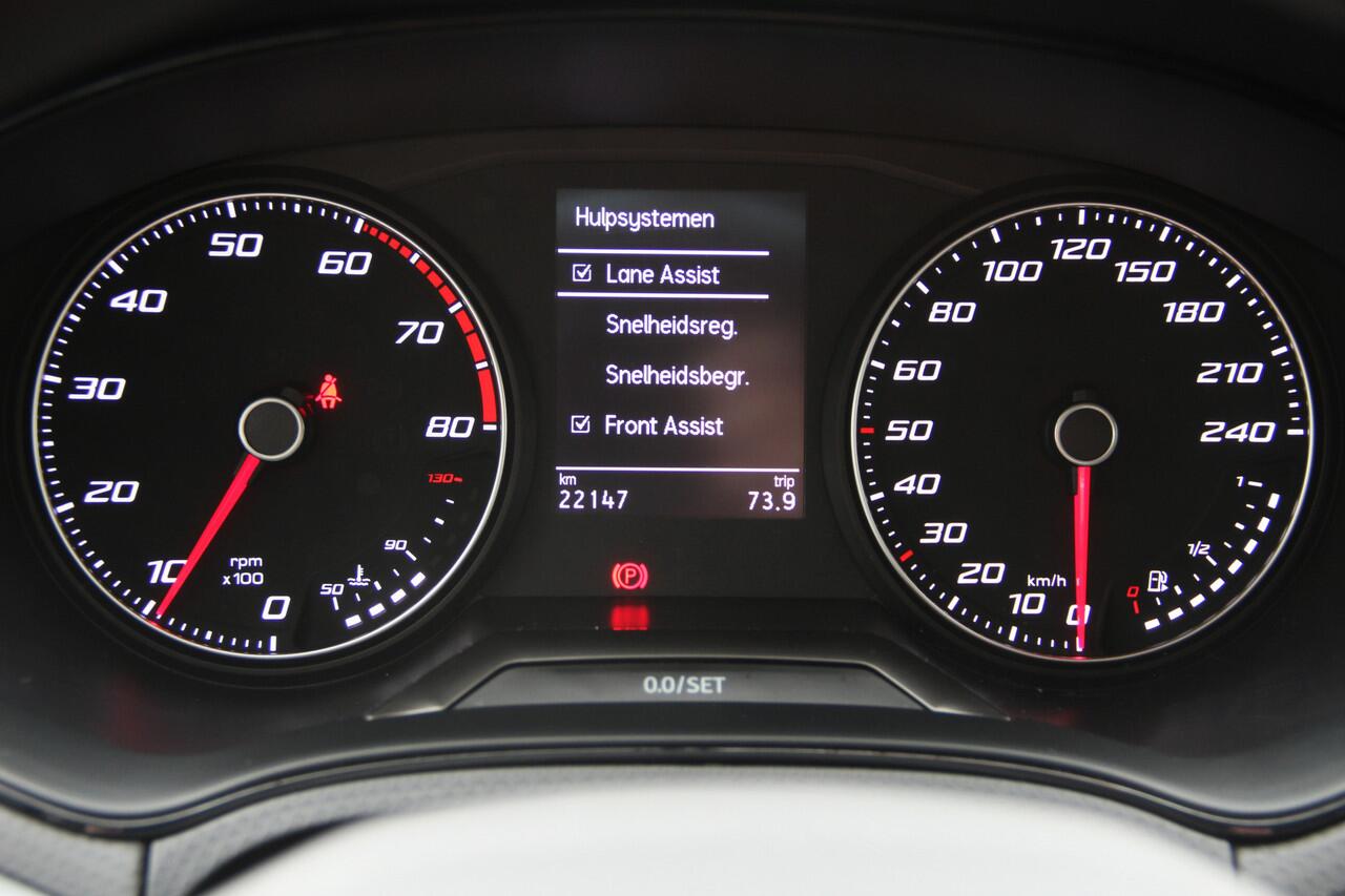 Seat Arona 1.0 TSI | NL auto | CarPlay | Camera | Navi | Airco | Cruise | Lane assist | Front assist | Seat connect | LMV18'' Goede banden | Rijdt erg zuinig | Hoge instap | Zeer nette auto