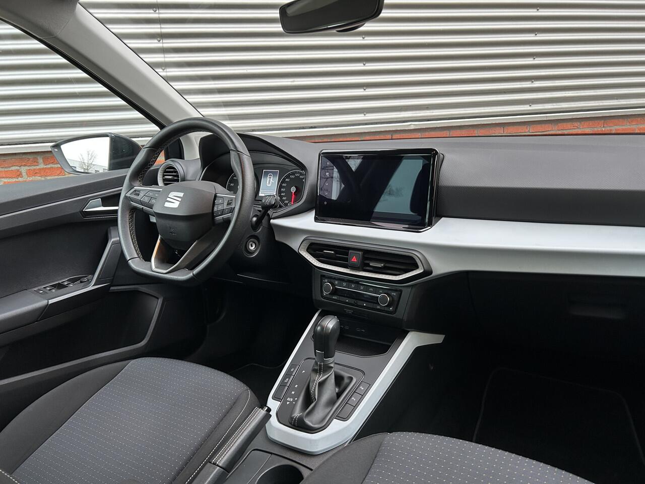 Seat Arona 1.0 TSI Style Business Intense | Automaat | Apple Carplay / Android auto | LED | Stoelverwarming | Lage kmstand |