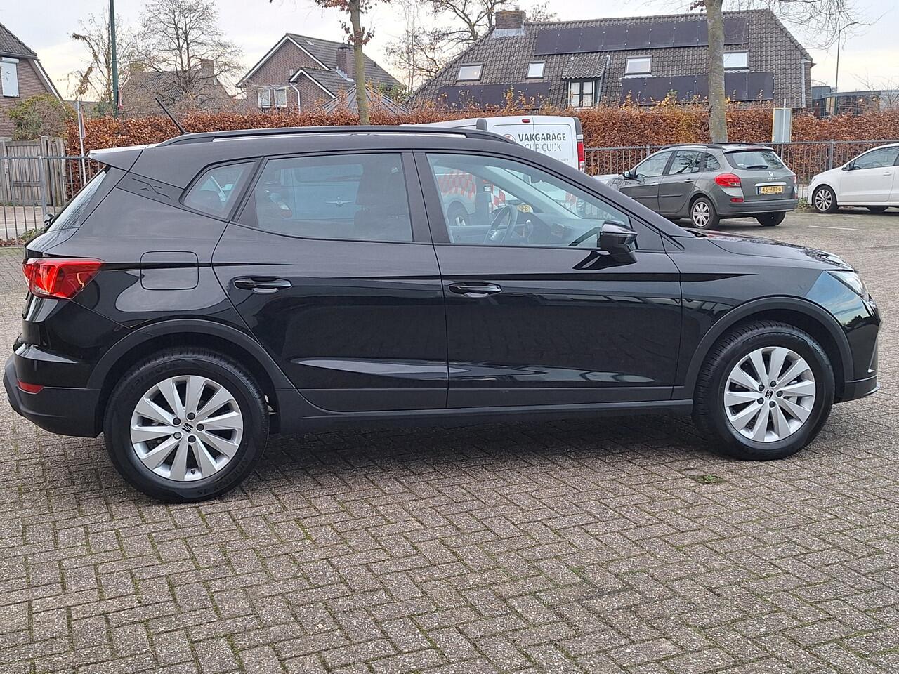 Seat Arona 1.0 EcoTSI Style Business Connect Airco/Navigatie/Cruisecontrol/Parkeersensoren/Draadloos laden van telefoon