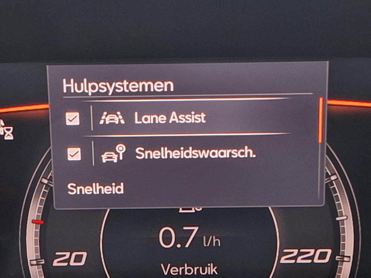Seat Arona 1.0 EcoTSI Style Business Connect Airco/Navigatie/Cruisecontrol/Parkeersensoren/Draadloos laden van telefoon