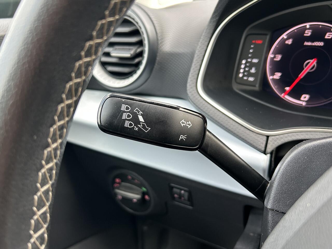 Seat Arona 1.0 TSI Style Business Intense Digitaal display / Stoel verwarming / Navi / Carplay / Clima