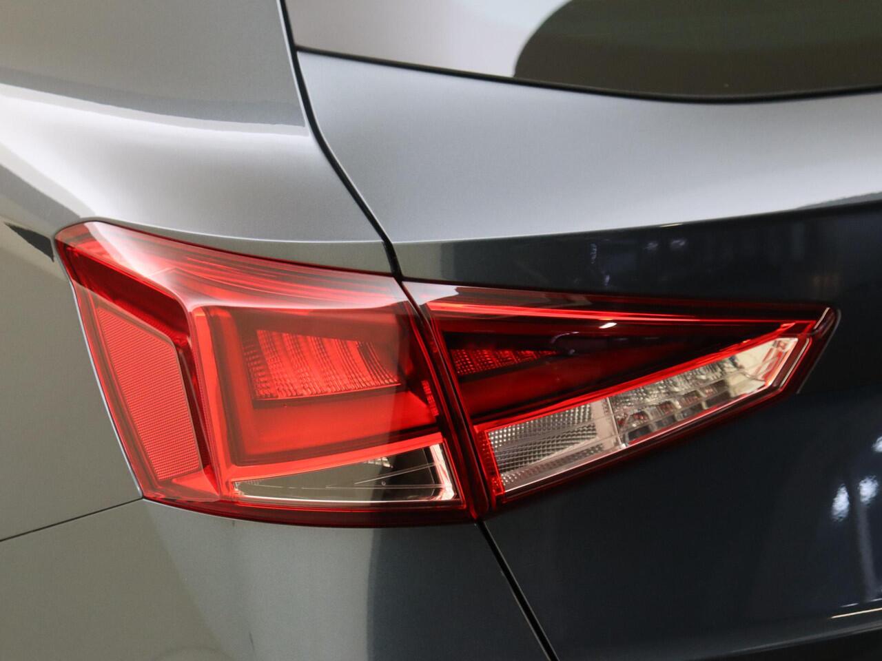 Seat Arona 1.0 TSI FR | Stoelverwarming | Climate control | Cruise control | 'Drive Profile' | Elektrisch inklapbare buitenspiegels | Parkeersensoren achter | Front assist |