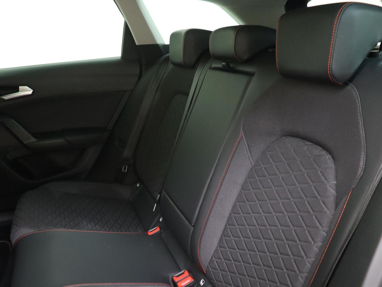 Seat Arona 1.0 TSI Style | Navigatie | Digital cockpit | Climate control | Cruise control | CarPlay | Elektrisch inklapbare buitenspiegels | Lane- en frontassist |