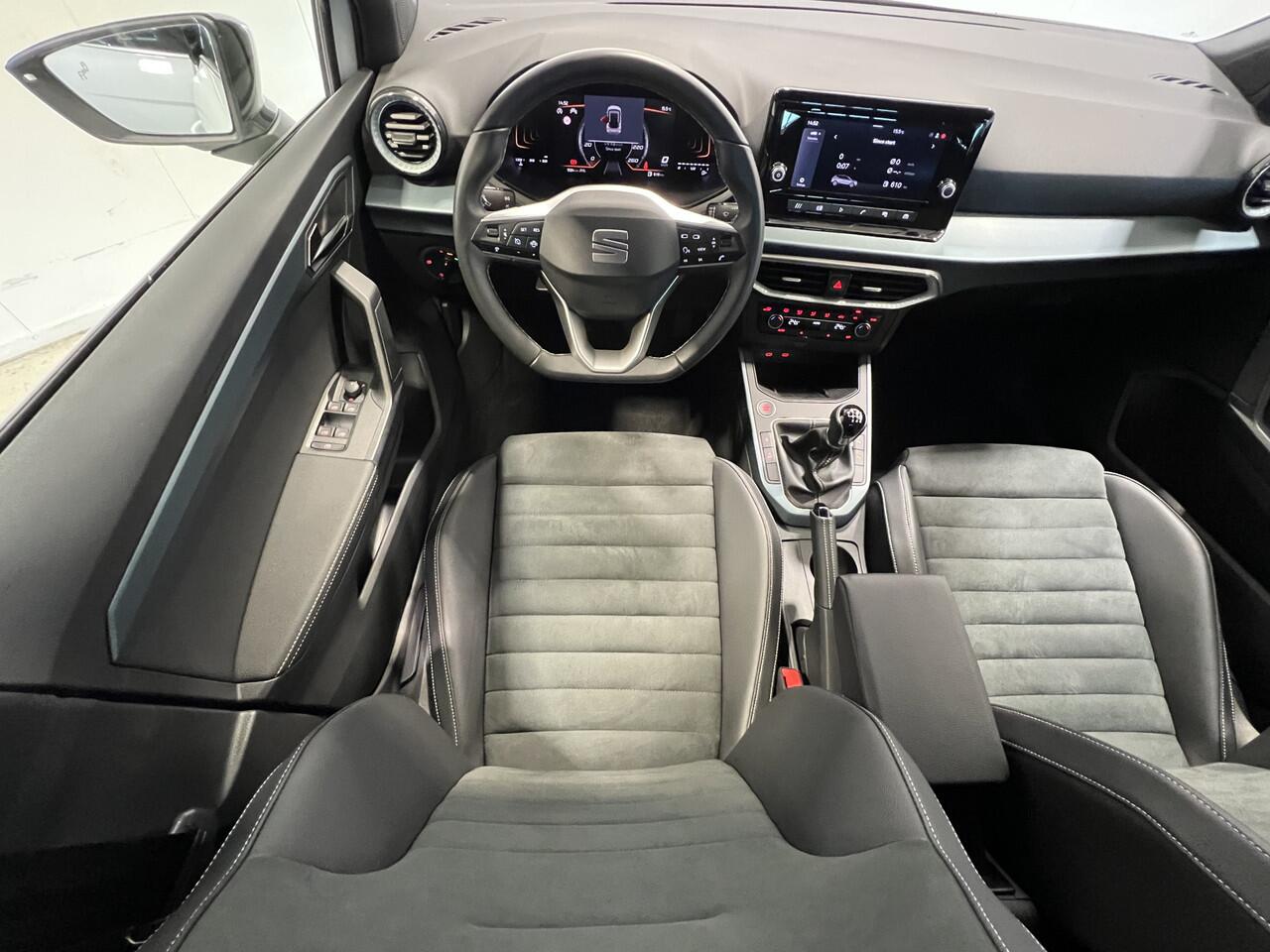 Seat Arona 1.0 TSI Xperience Business Connect | Android/Apple Carplay | LM Velgen 17" | PDC Voor en Achter | Achteruitrijcamera | Adaptieve Cruise Control | DAB | Airco |