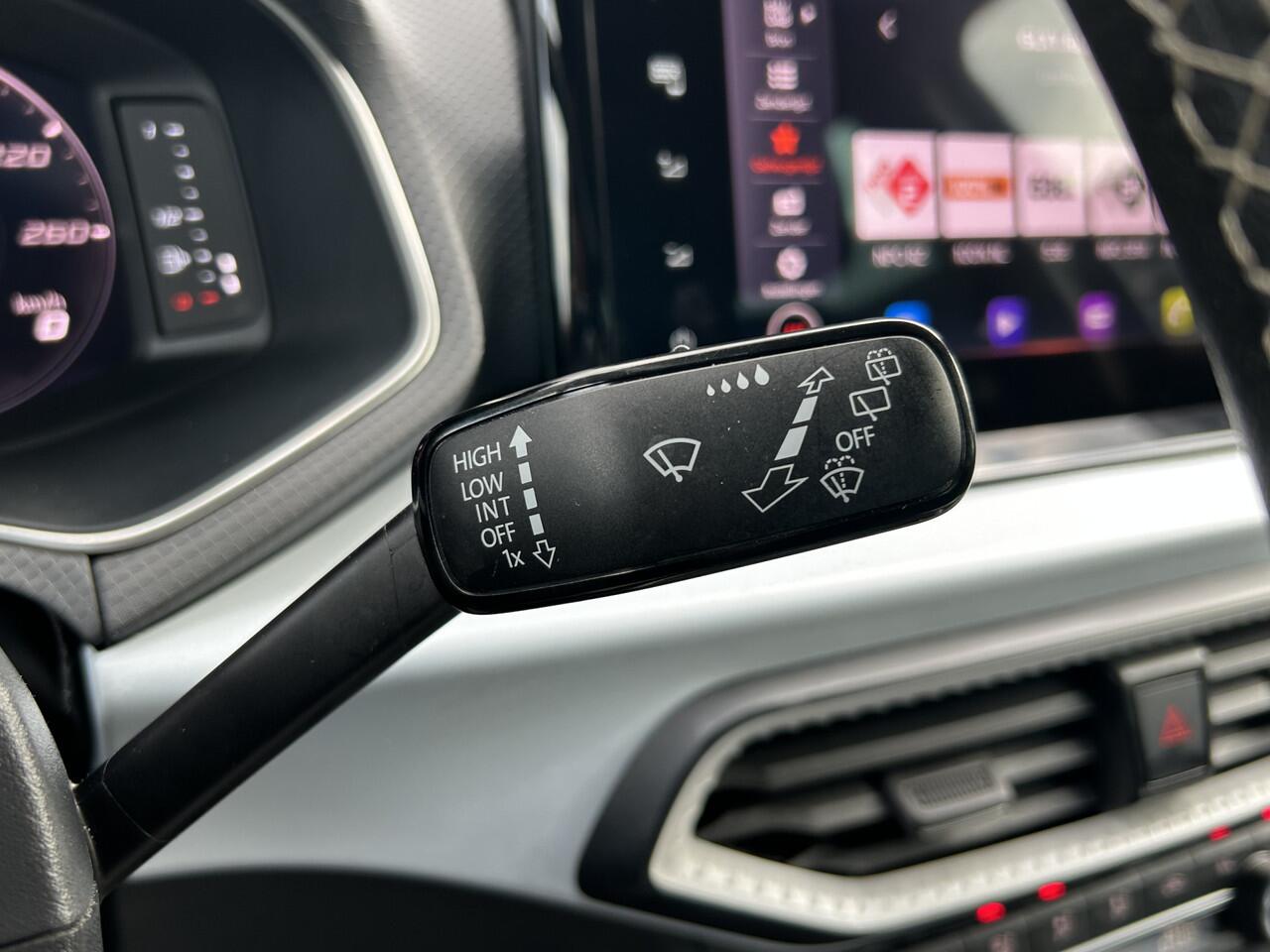 Seat Arona 1.0 TSI Style Business Intense Digitaal display / Stoel verwarming / Navi / Carplay / Clima