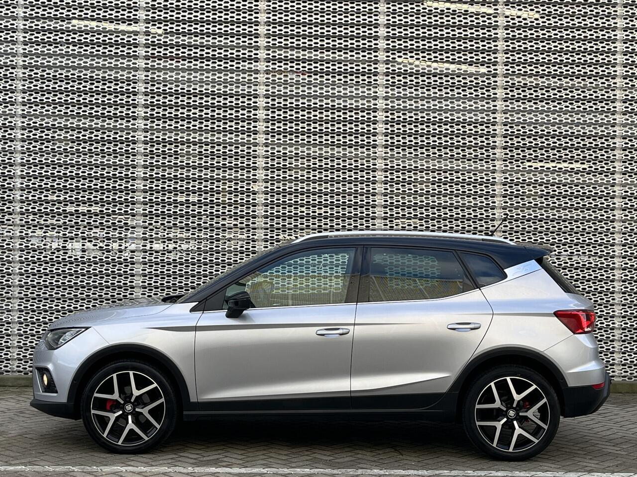 Seat Arona 1.0 TSI FR Business Intense Plus / Digitaal dashboard / Navigatie / Camera / Parkeersensoren V+A / Dodehoek / Trekhaak / **