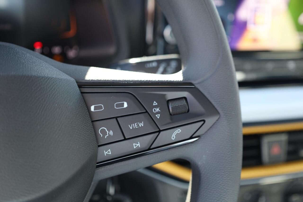 Seat Arona 1.0 EcoTSI Reference 95PK / 70kW Apple Carplay & Android Auto, cruise control, airconditioning, volledig digitaal instrumentenpaneel (Virtual Cockpit), verkeerstekenherkenning, parkeersensoren achter, 16'' LMV 'Design'