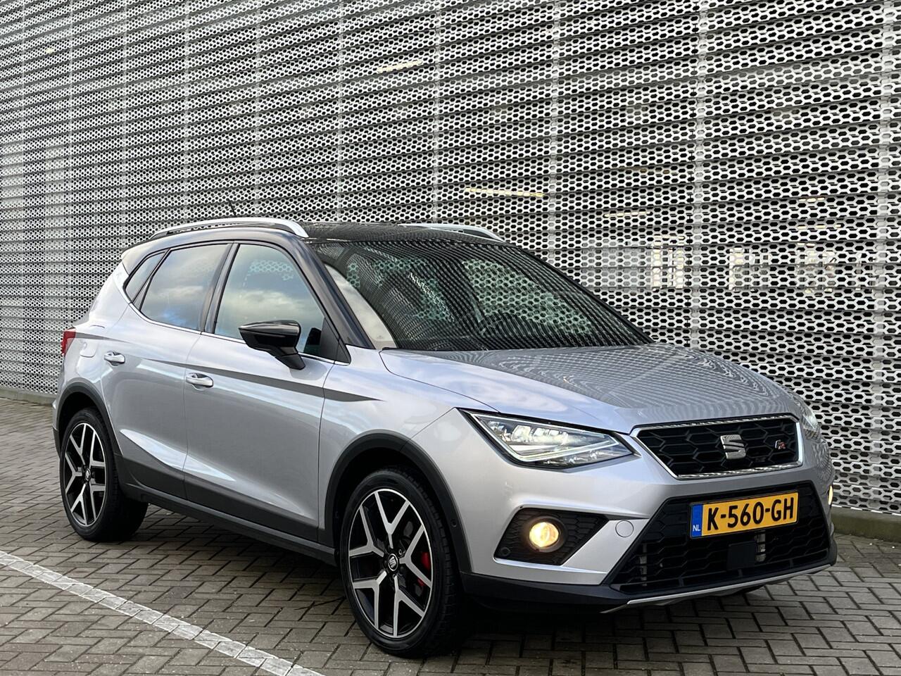 Seat Arona 1.0 TSI FR Business Intense Plus / Digitaal dashboard / Navigatie / Camera / Parkeersensoren V+A / Dodehoek / Trekhaak / **