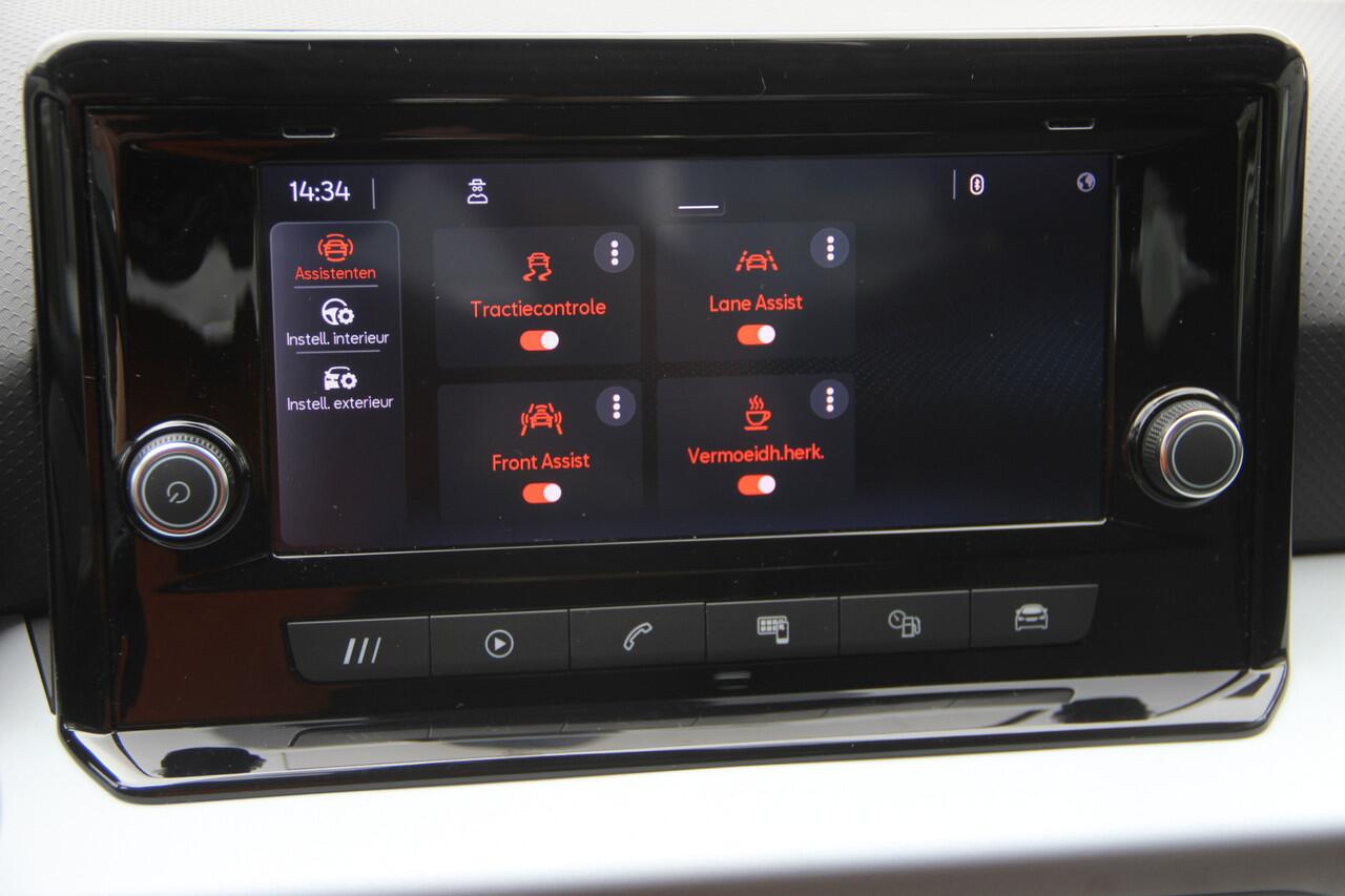 Seat Arona 1.0 TSI | NL auto | CarPlay | Camera | Navi | Airco | Cruise | Lane assist | Front assist | Seat connect | LMV18'' Goede banden | Rijdt erg zuinig | Hoge instap | Zeer nette auto