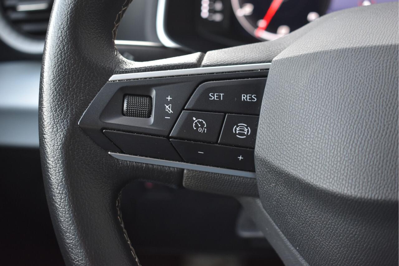 Seat Arona 1.0 TSI DSG Style Business Intense Virtual cockpit, Trekhaak, Cruise, Carplay, Stoelverwarming, PDC