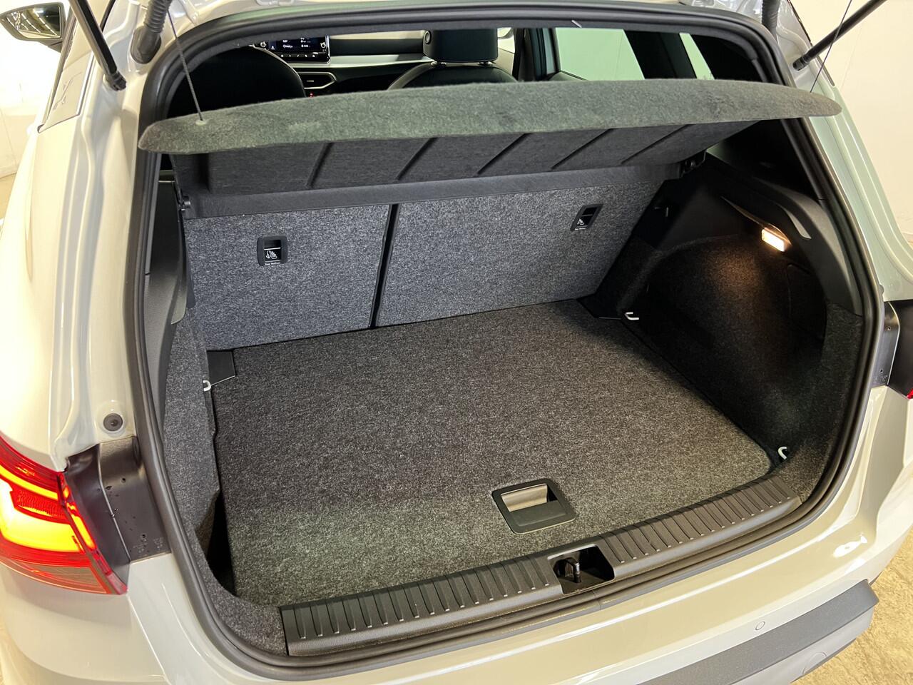 Seat Arona 1.0 TSI Xperience Business Connect | Android/Apple Carplay | LM Velgen 17" | PDC Voor en Achter | Achteruitrijcamera | Adaptieve Cruise Control | DAB | Airco |