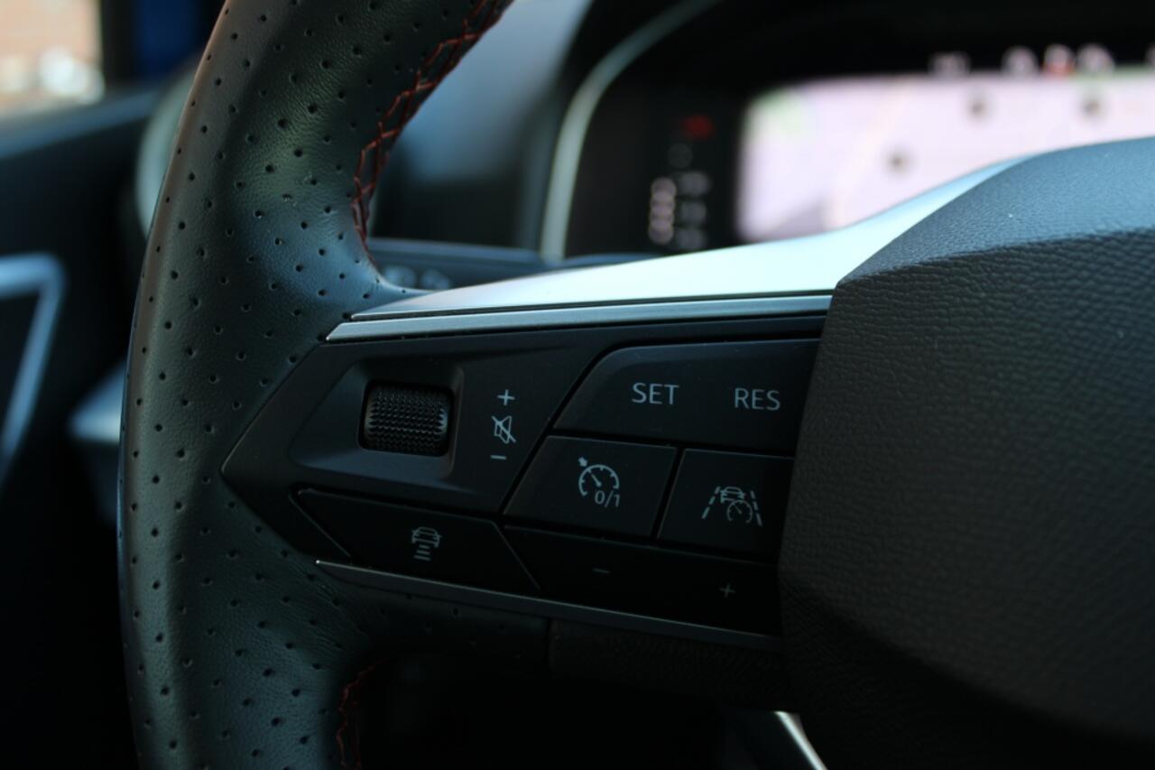 Seat Arona 1.0 EcoTSI FR Business Automaat | 18 Inch | Navi | Camera