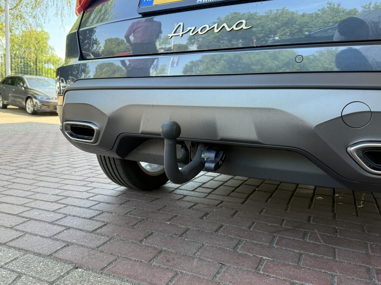 Seat Arona 1.0 EcoTSI FR Business Connect / Afneembare Trekhaak / Achteruitrij camera / Suede bekleding / Stoel verwarming voor / Carplay