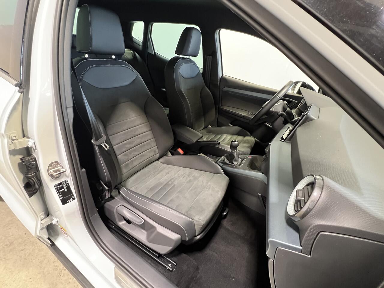 Seat Arona 1.0 TSI Xperience Business Connect | Android/Apple Carplay | LM Velgen 17" | PDC Voor en Achter | Achteruitrijcamera | Adaptieve Cruise Control | DAB | Airco |