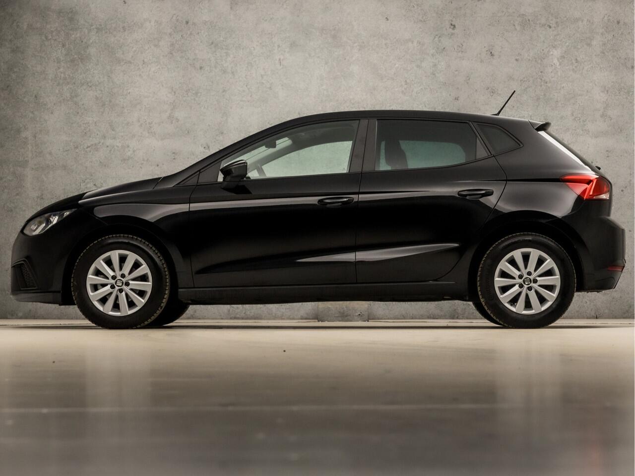 Seat IBIZA 1.0 TSI Intense Sport (APPLE CARPLAY, GROOT NAVI, CAMERA, CLIMATE, CRUISE, SPORTSTOELEN, GETINT GLAS, PARKEERSENSOREN, LM VELGEN, NIEUWSTAAT)