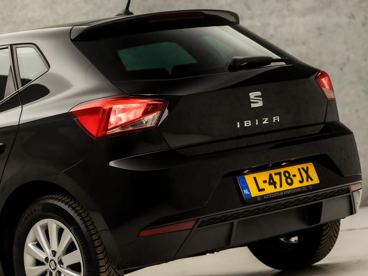 Seat IBIZA 1.0 TSI Intense Sport (APPLE CARPLAY, GROOT NAVI, CAMERA, CLIMATE, CRUISE, SPORTSTOELEN, GETINT GLAS, PARKEERSENSOREN, LM VELGEN, NIEUWSTAAT)