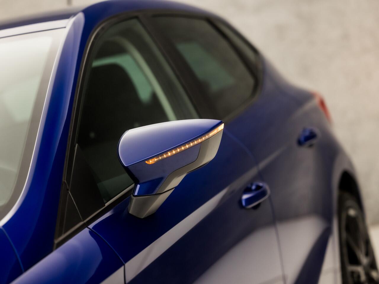 Seat IBIZA 1.0 TSI Sport (APPLE CARPLAY, GROOT NAVI, CLIMATE, CRUISE, SPORTSTOELEN, PARKEERSENSOREN, GETINT GLAS, LM VELGEN, NIEUWSTAAT)