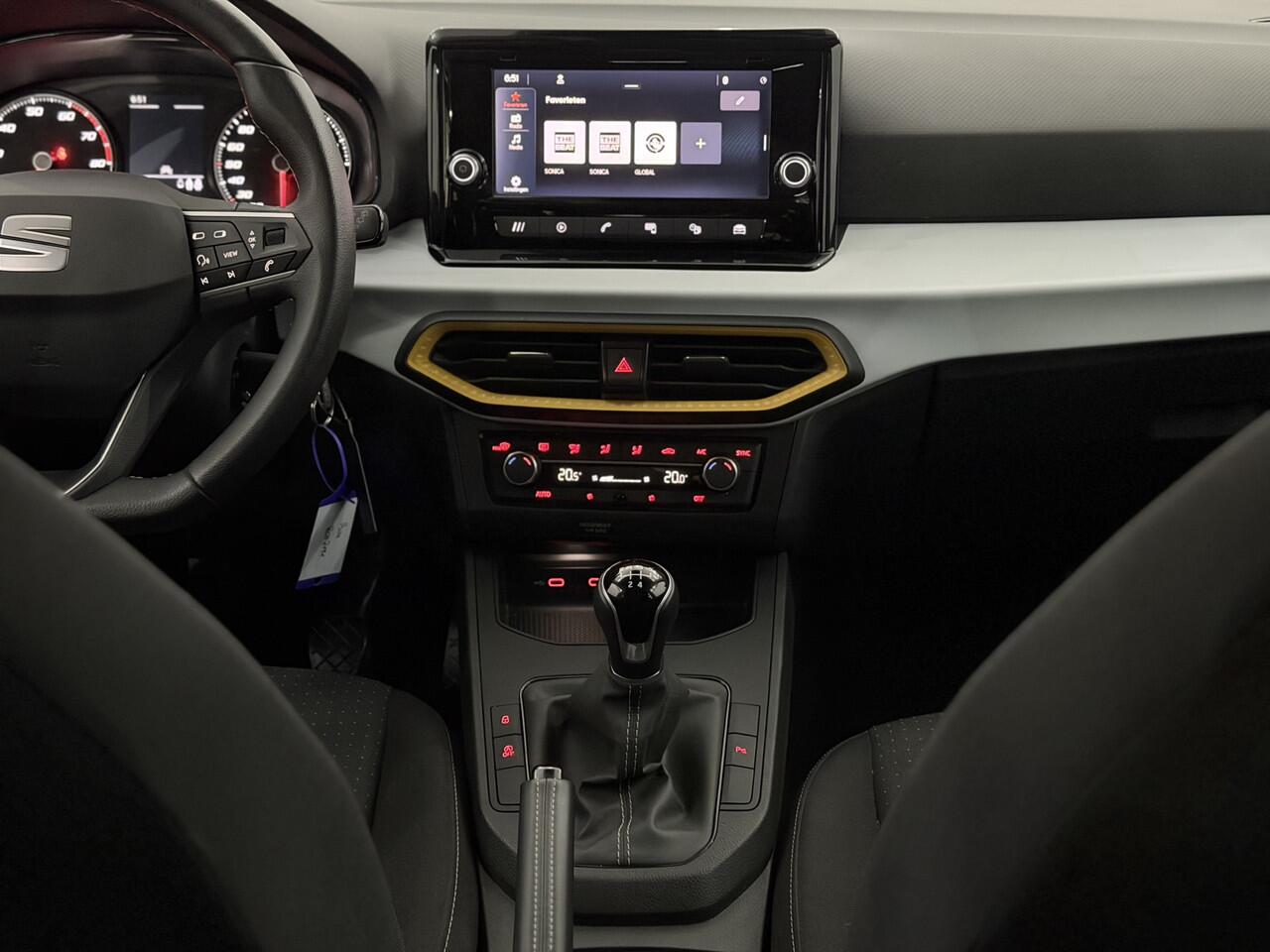Seat IBIZA 1.0 MPI Style Camera, Apple carplay, Clima, Cruise control, A start stop, Lichtmetalen velgen, Radio