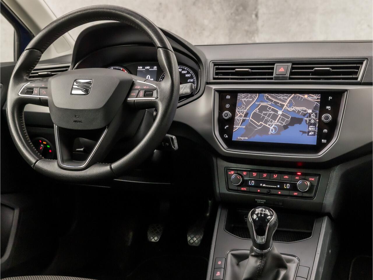 Seat IBIZA 1.0 TSI Sport (APPLE CARPLAY, GROOT NAVI, CLIMATE, CRUISE, SPORTSTOELEN, PARKEERSENSOREN, GETINT GLAS, LM VELGEN, NIEUWSTAAT)