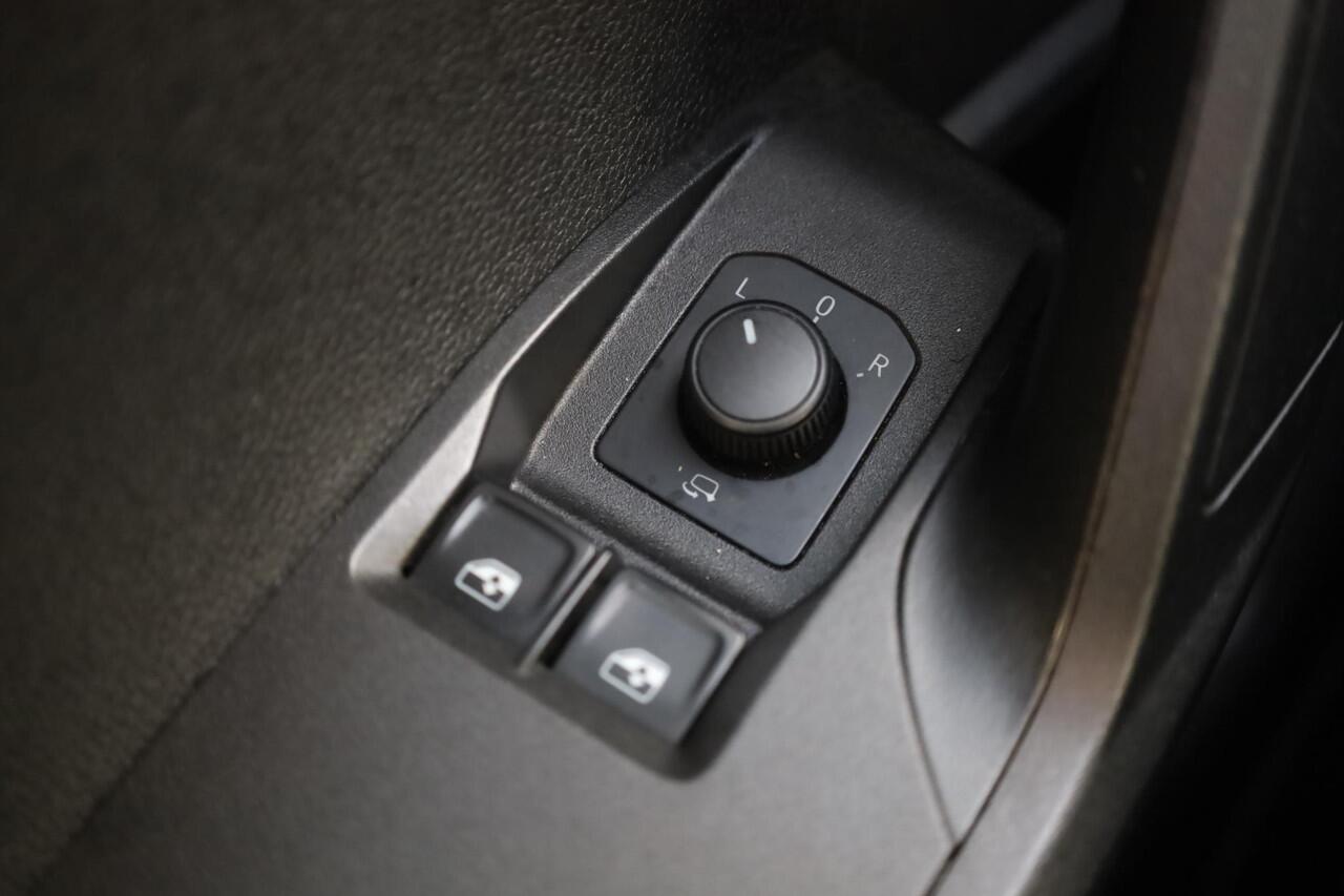 Seat IBIZA 1.0 TSI Style 95PK / 70kW, NL auto 1e eigenaar door ons geleverd en onderhouden, parkeersensoren, bluetooth, cruise control, lederen multifuntioneel stuurwiel