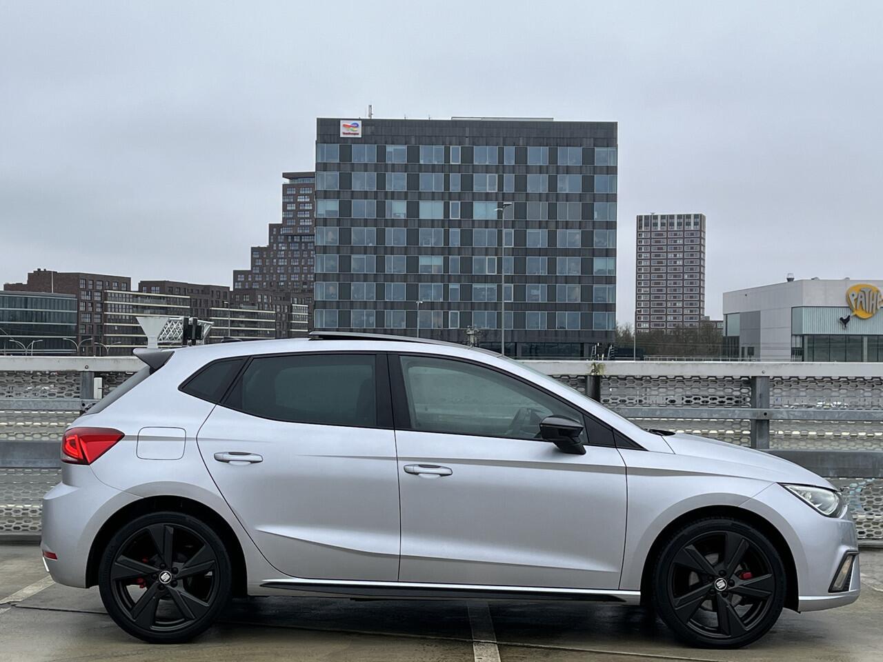 Seat IBIZA 1.0 TSI 110PK FR Black Edition / Panoramadak / ACC / Keyless / Full Led / Achteruitrijcamera / LMV 18" P4